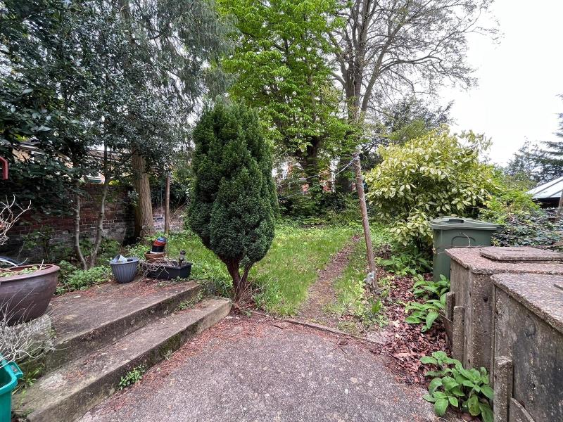 Flat Jenner Road in Guildford