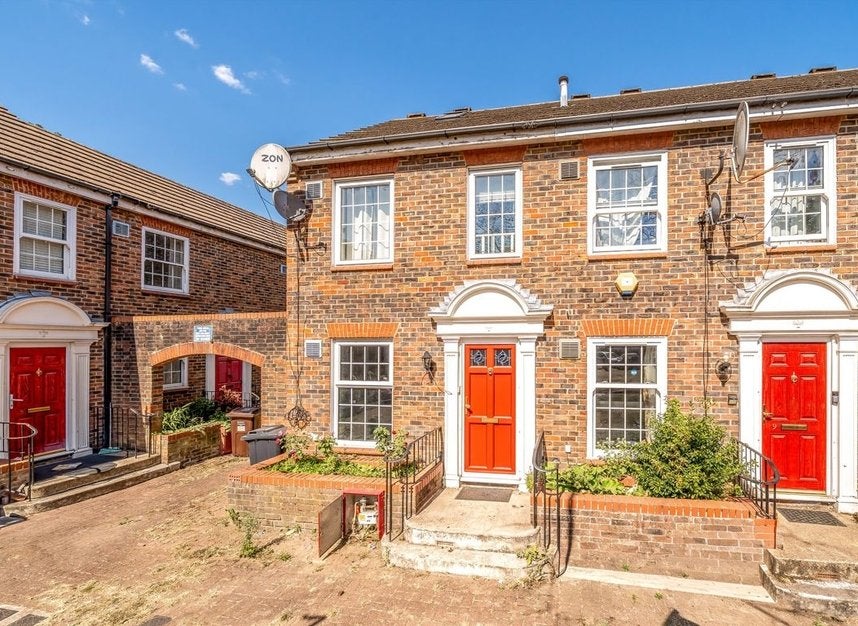 House Brunel Close in Greater London