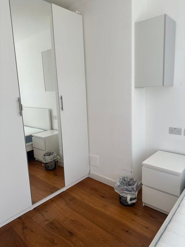 Room Bell Lane in Greater London