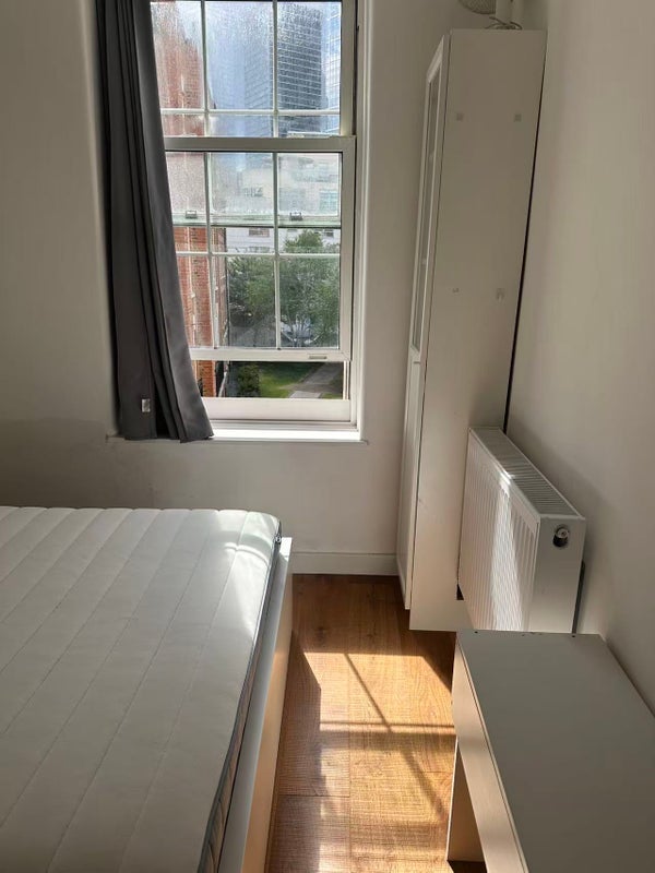 Room Bell Lane in Greater London
