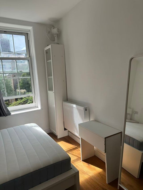 Room Bell Lane in Greater London