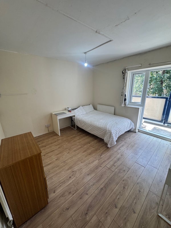 Room Malcolm Road in Greater London