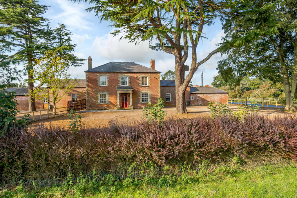 House Welford Road in Hollowell