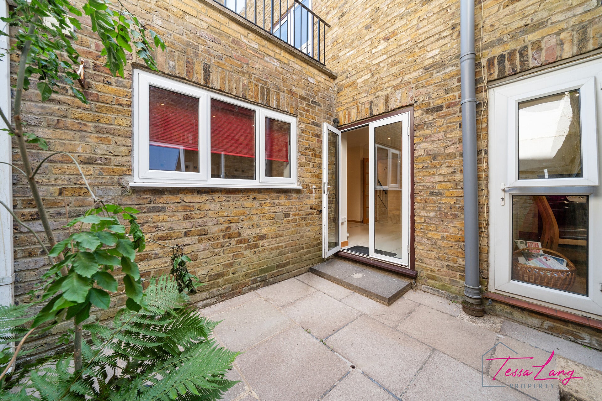House Elizabeth Mews in Greater London