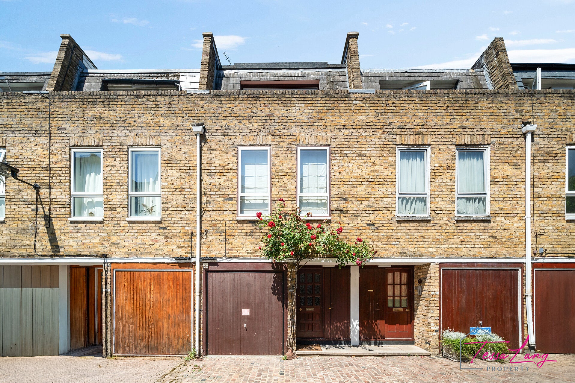 House Elizabeth Mews in Greater London