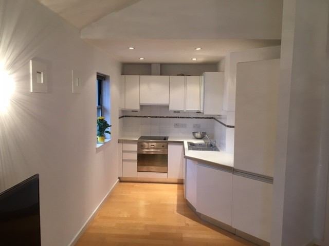 Flat Harberson Road in Greater London
