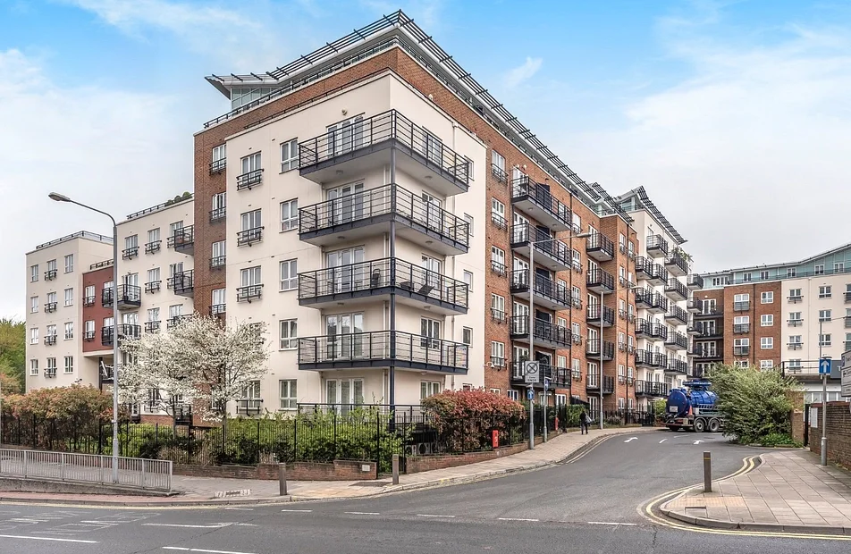 Flat Seven Kings Way in Greater London