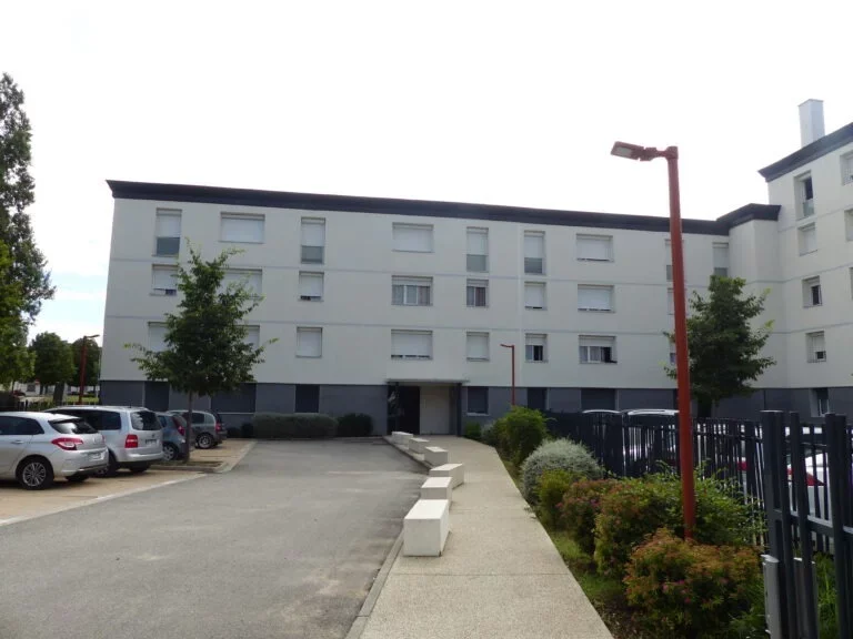 Flat Avenue du Maréchal Foch in Loriol-sur-Drôme