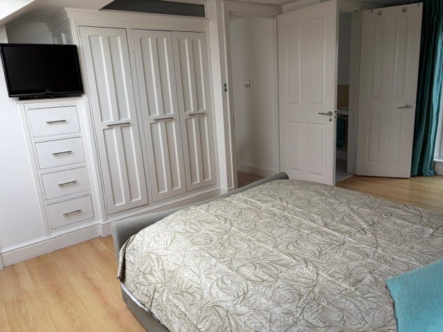 Room Park Road in Greater London