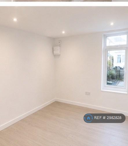 Room Moreton Road in Epping Forest