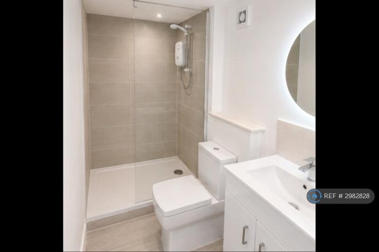 Room Moreton Road in Epping Forest