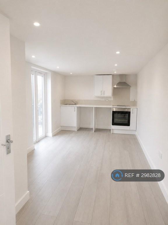 Room Moreton Road in Epping Forest