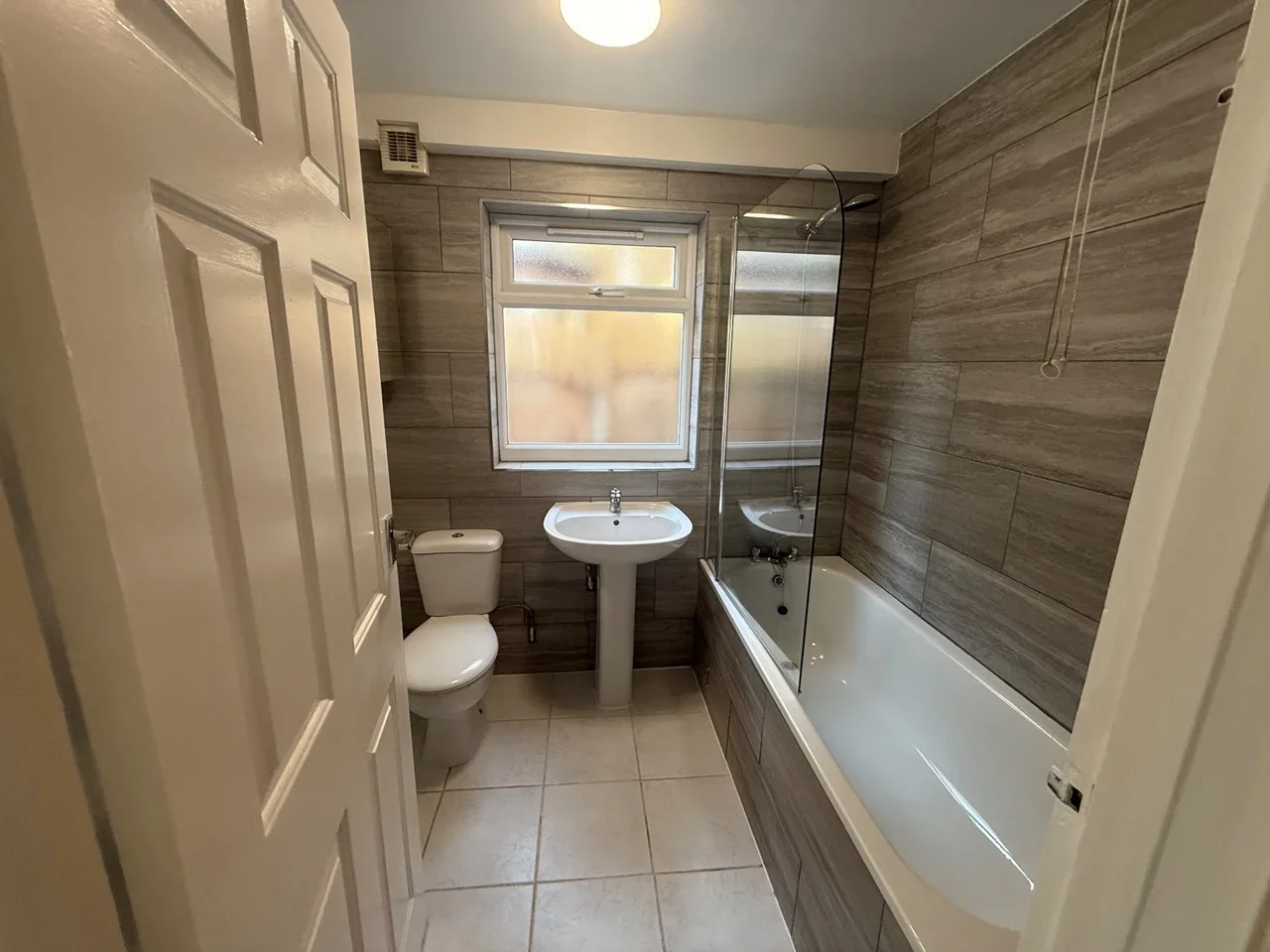 Flat Granleigh Road in Greater London