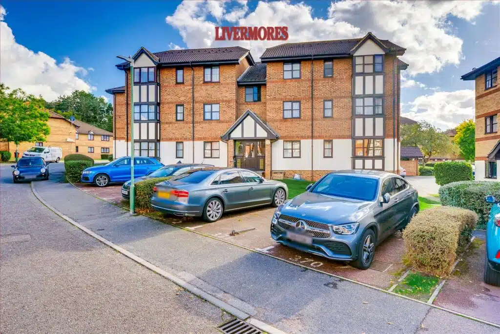 Flat Osbourne Road in Dartford