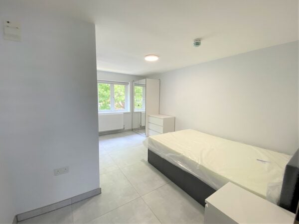 Room Chaplin Road in Greater London
