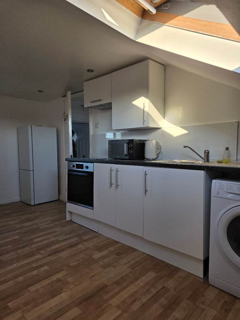 Flat Northbank Road in Greater London