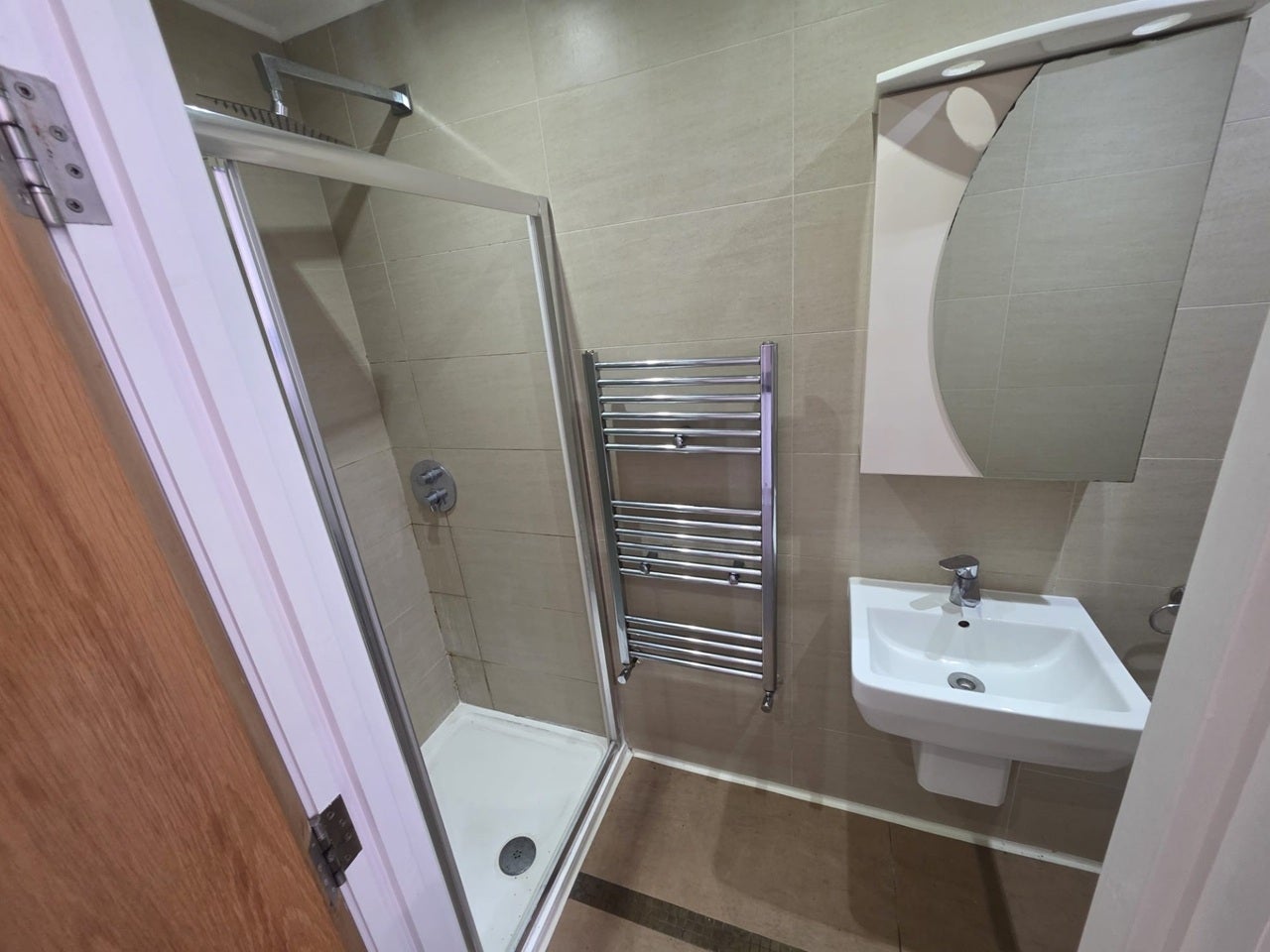 Room Westbourne Road in Greater London