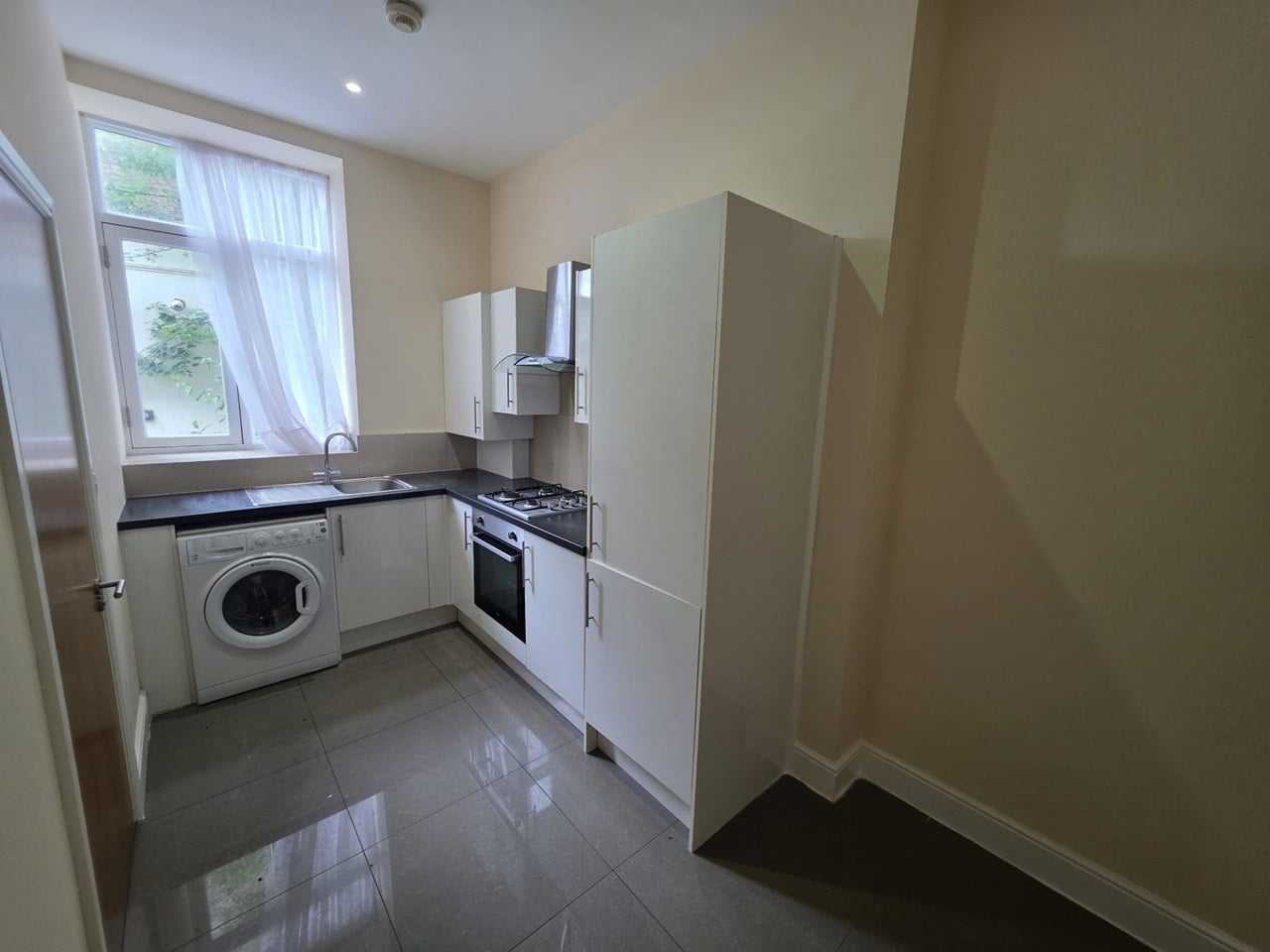 Room Westbourne Road in Greater London