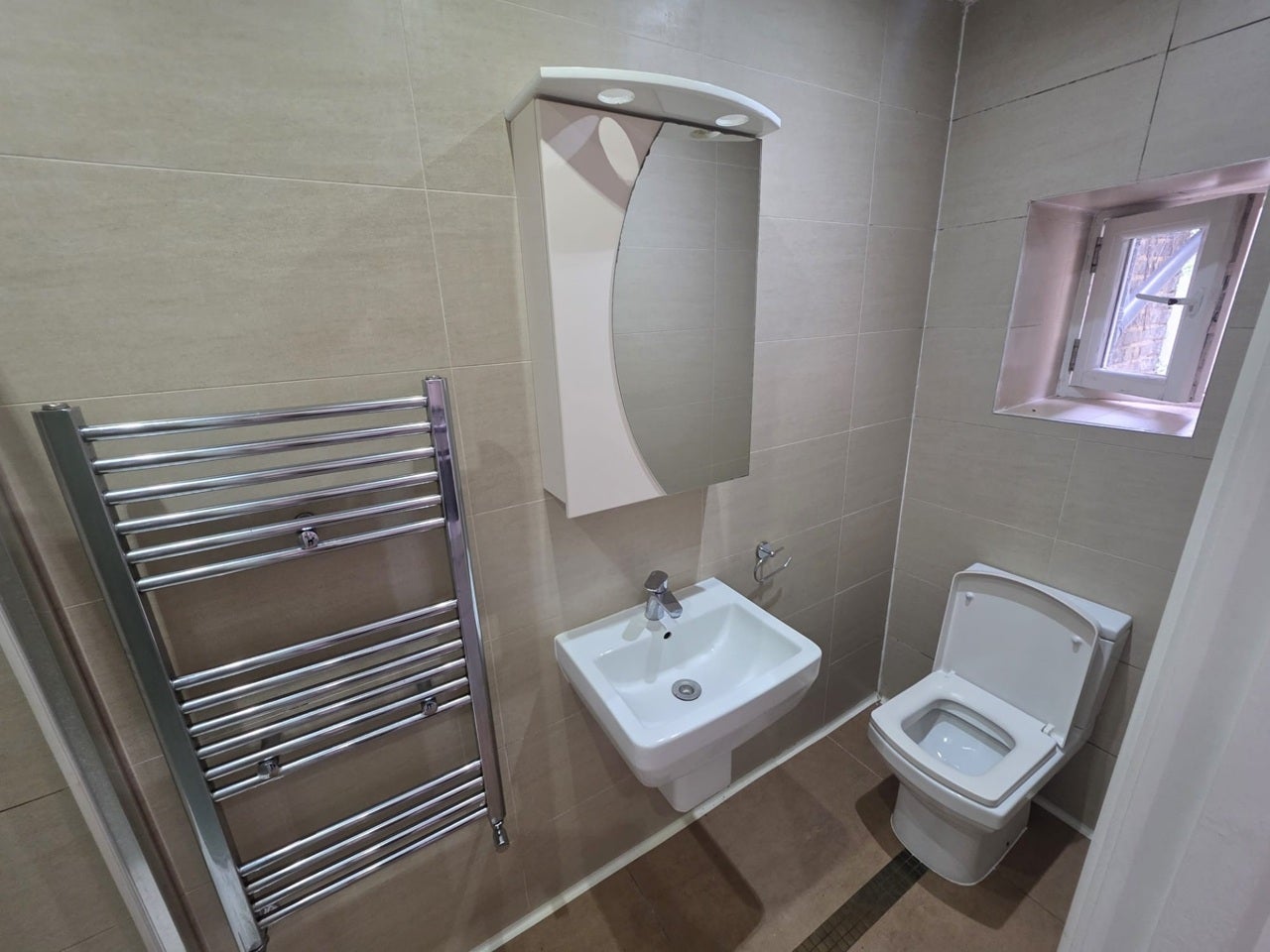 Room Westbourne Road in Greater London
