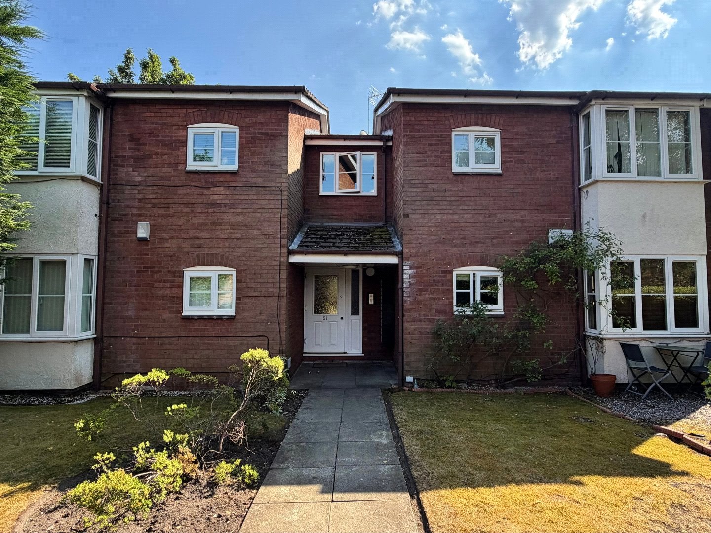 Flat Whitehall Road in Manchester