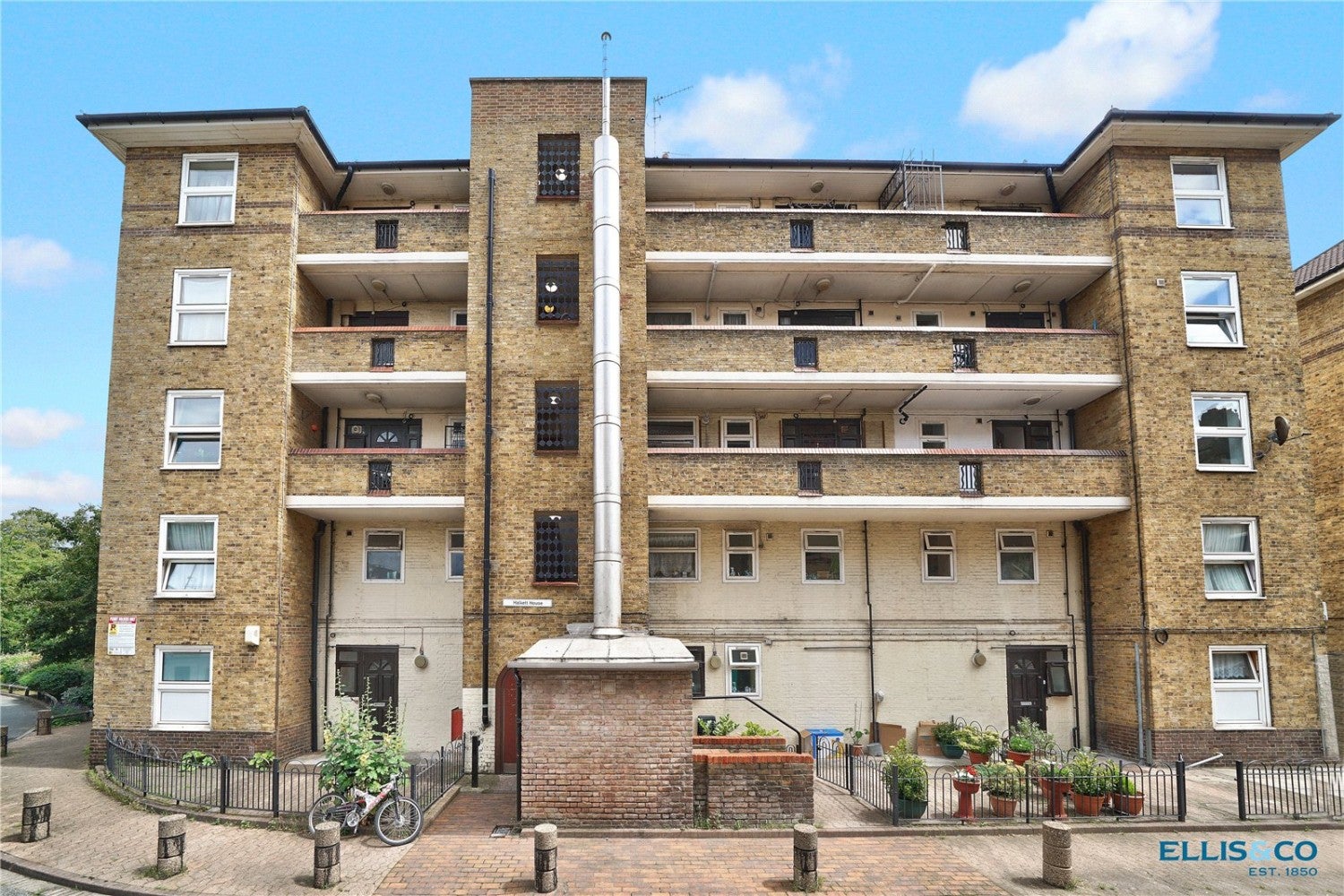 Flat Waterloo Gardens in Greater London
