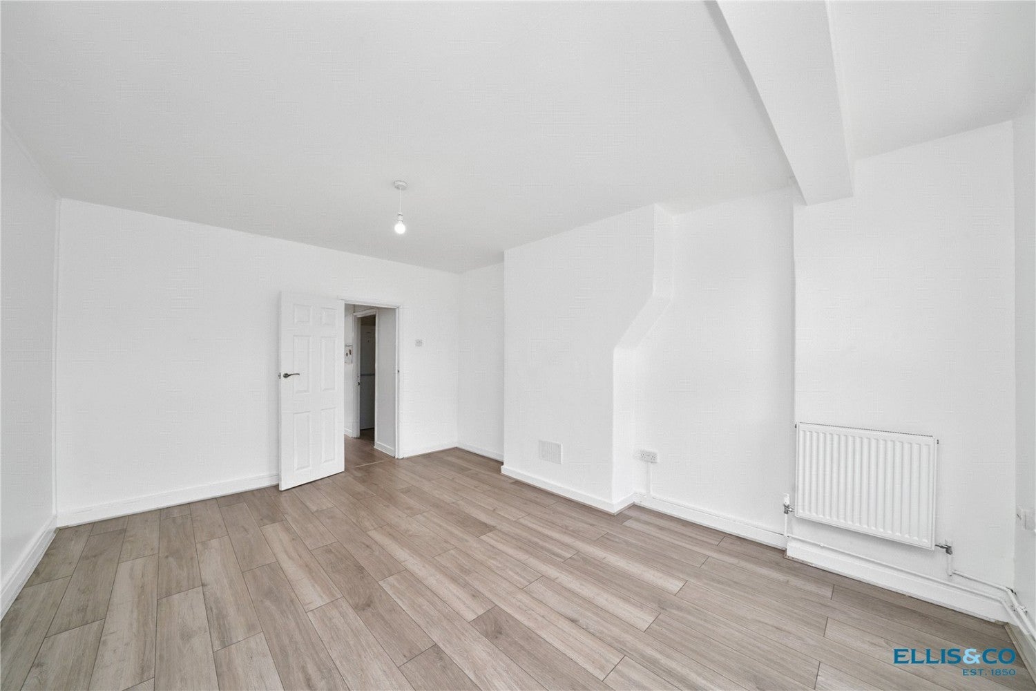 Flat Waterloo Gardens in Greater London