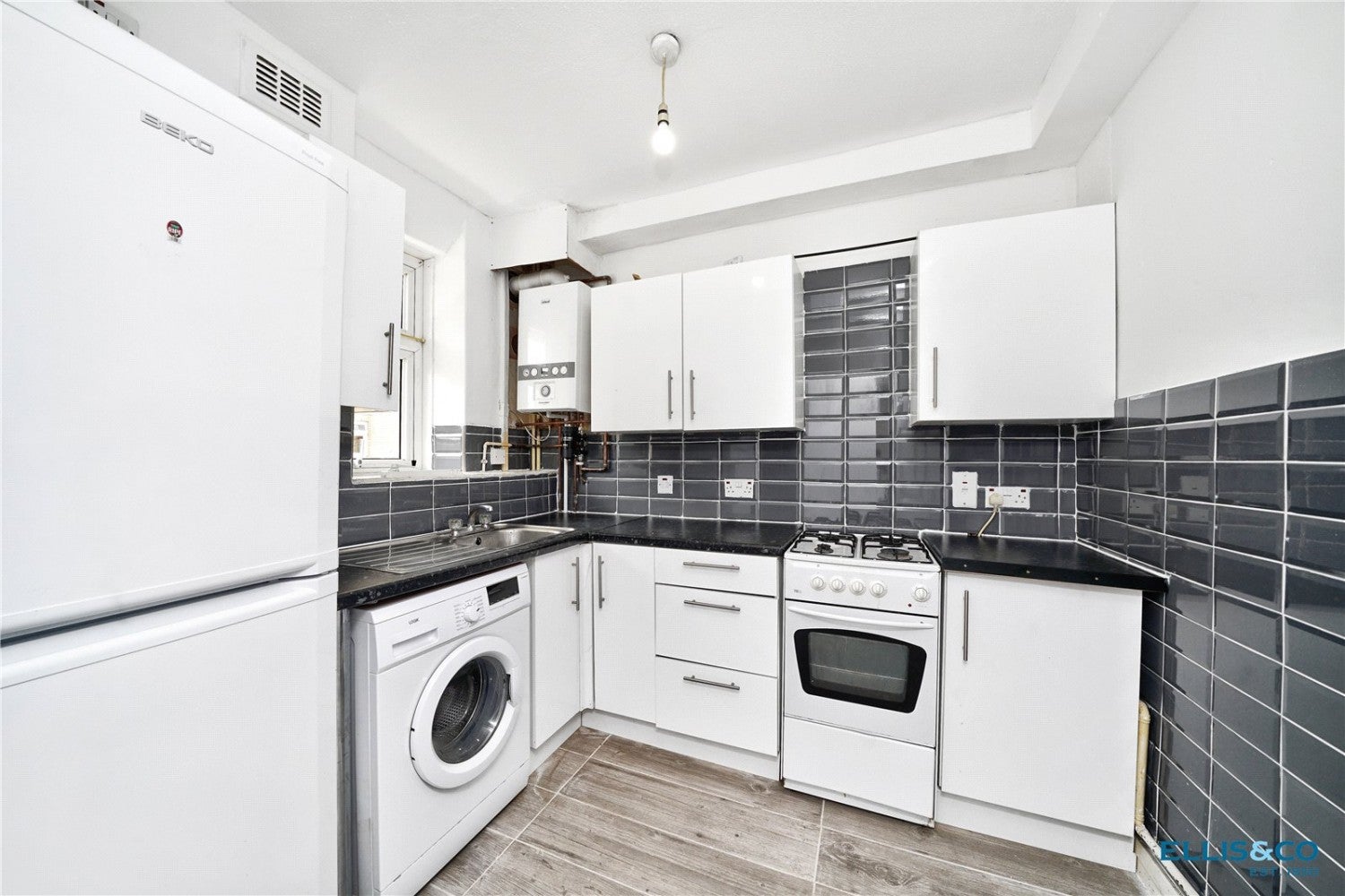 Flat Waterloo Gardens in Greater London