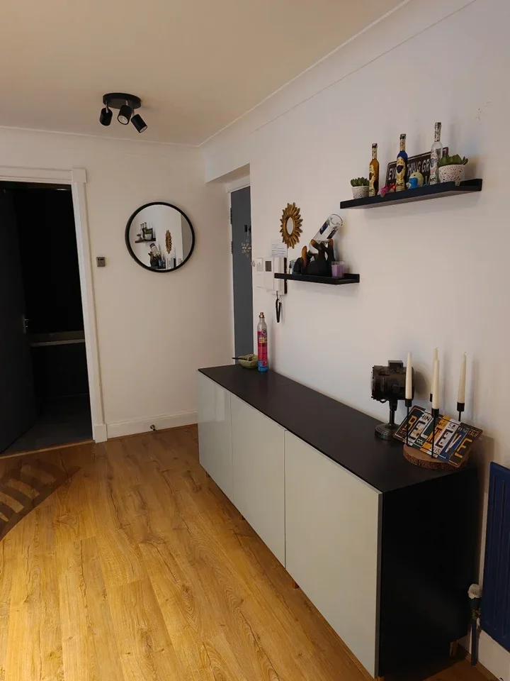 Room Ensign Street in Greater London