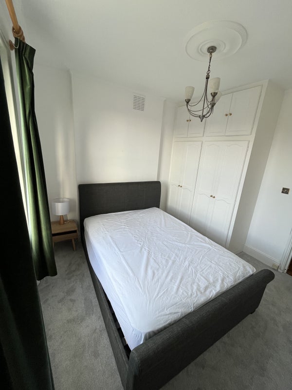 Flat Hay Mews in Greater London