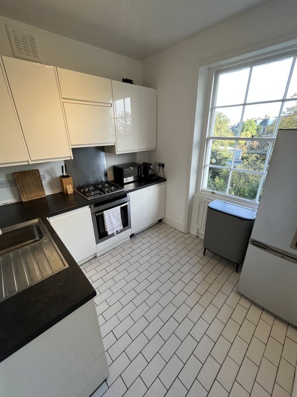 Flat Hay Mews in Greater London
