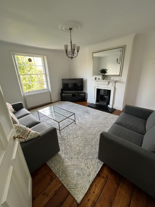 Flat Hay Mews in Greater London