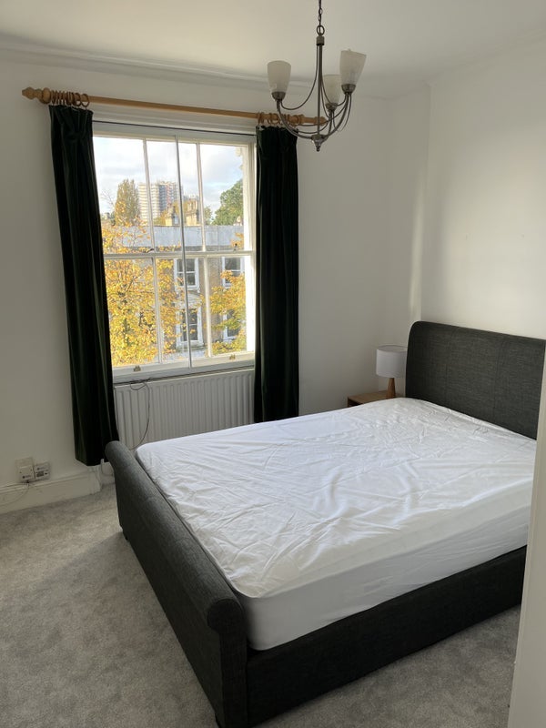 Flat Hay Mews in Greater London