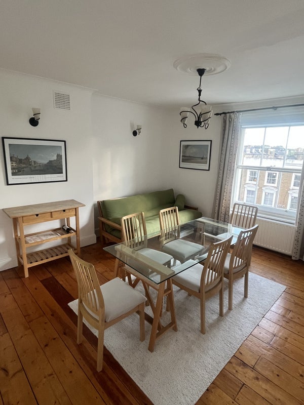 Flat Hay Mews in Greater London