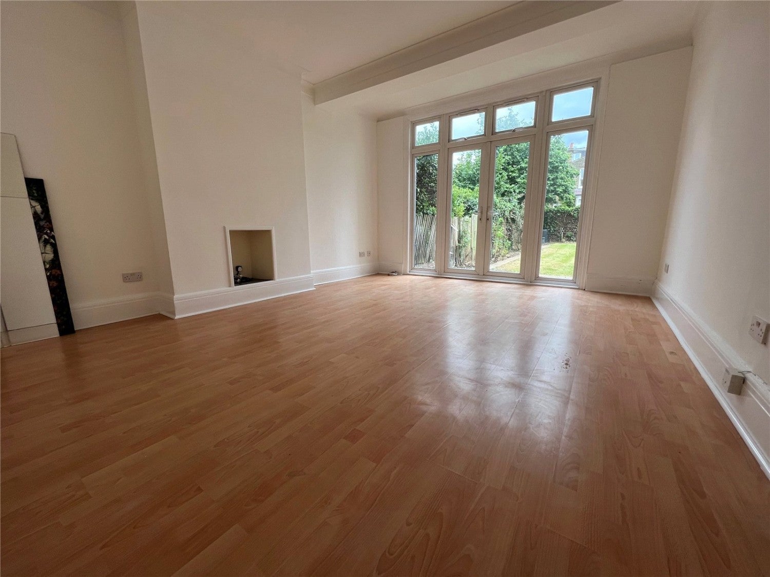 Flat Brownlow Road in Greater London