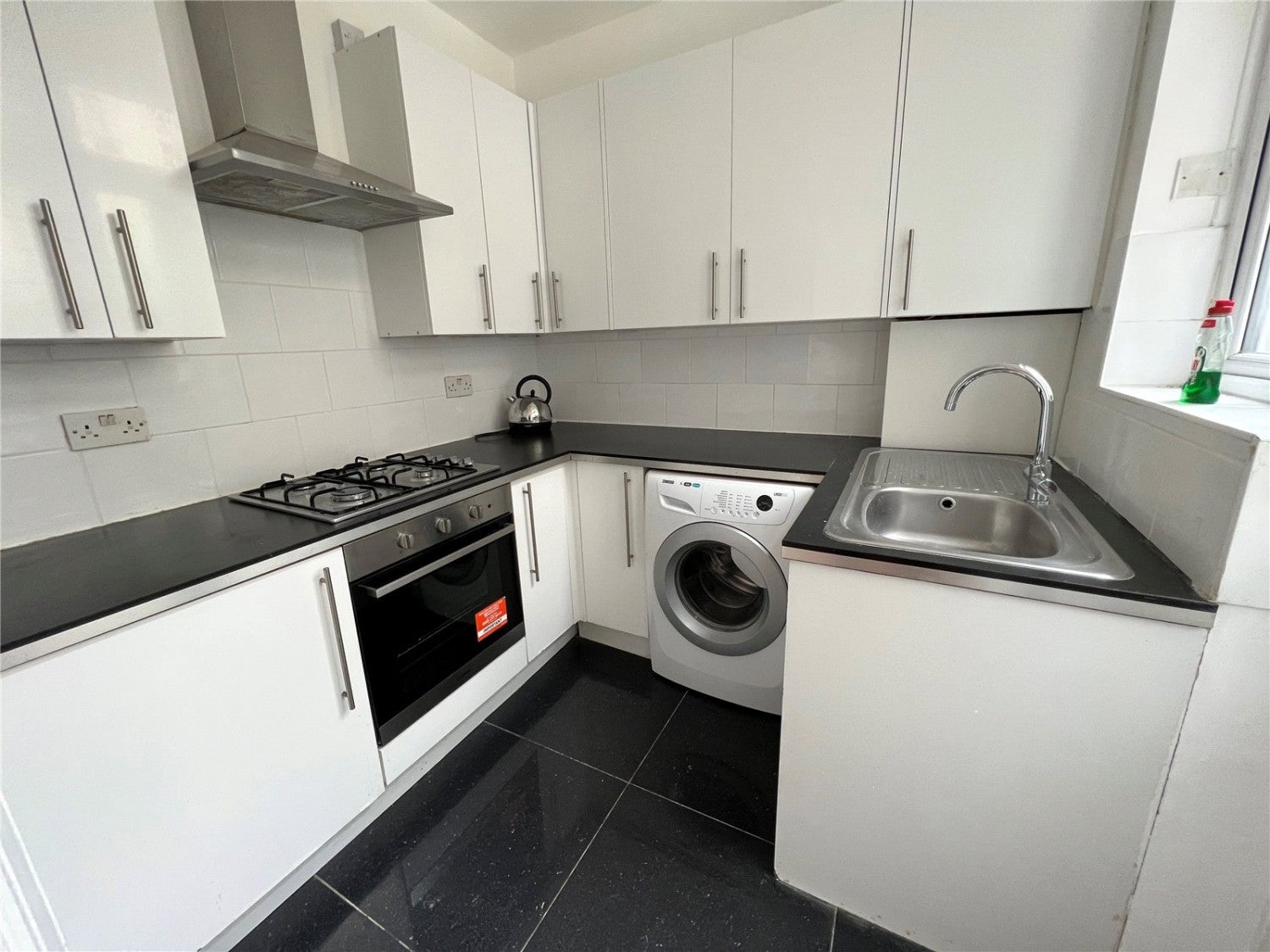 Flat Brownlow Road in Greater London