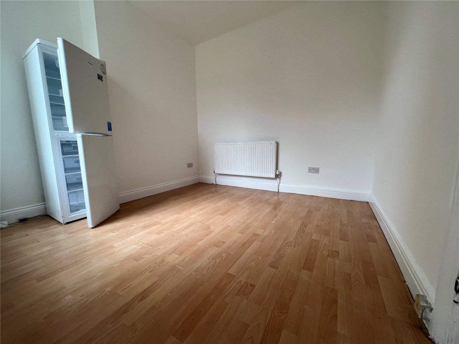 Flat Brownlow Road in Greater London