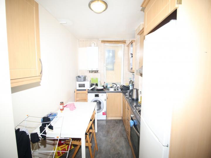 Flat Ratcliffe Cross Street in Greater London