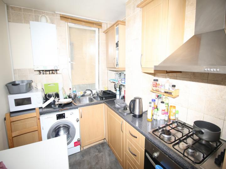 Flat Ratcliffe Cross Street in Greater London