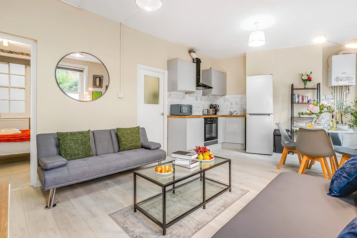 Flat Greencoat Row in City of Westminster
