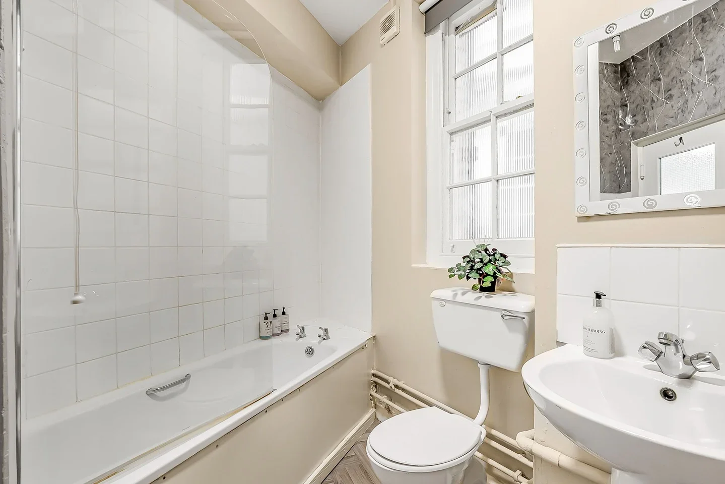 Flat Greencoat Row in City of Westminster