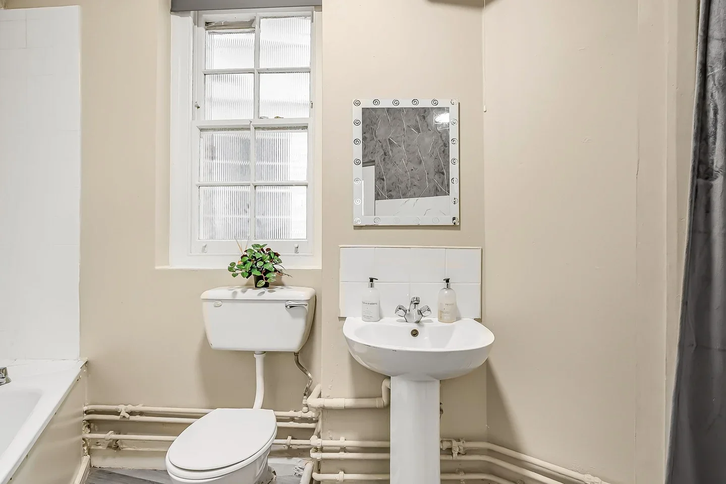 Flat Greencoat Row in City of Westminster