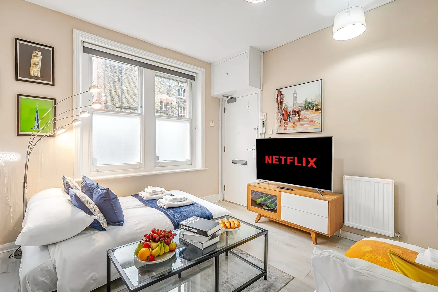 Flat Greencoat Row in City of Westminster