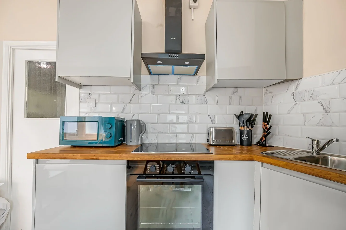 Flat Greencoat Row in City of Westminster