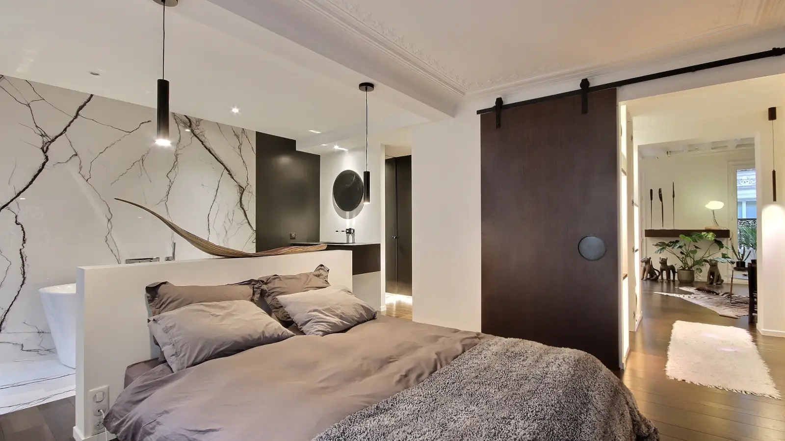Flat Rue de Parme in Paris
