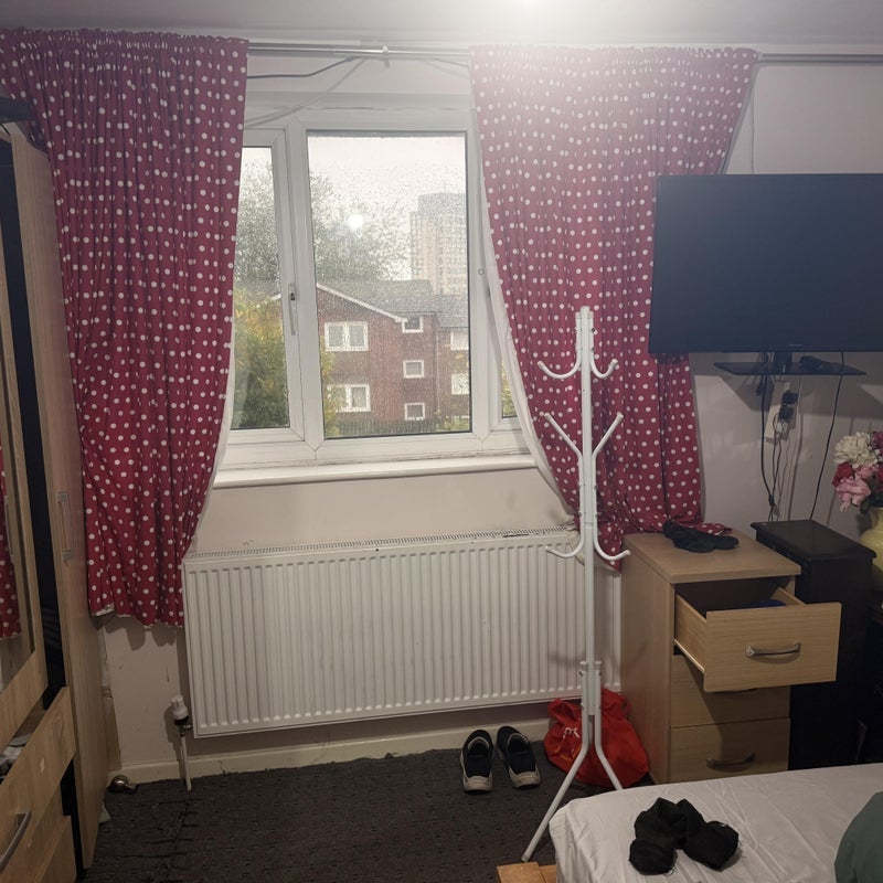 Room Tadcaster Walk in Royton