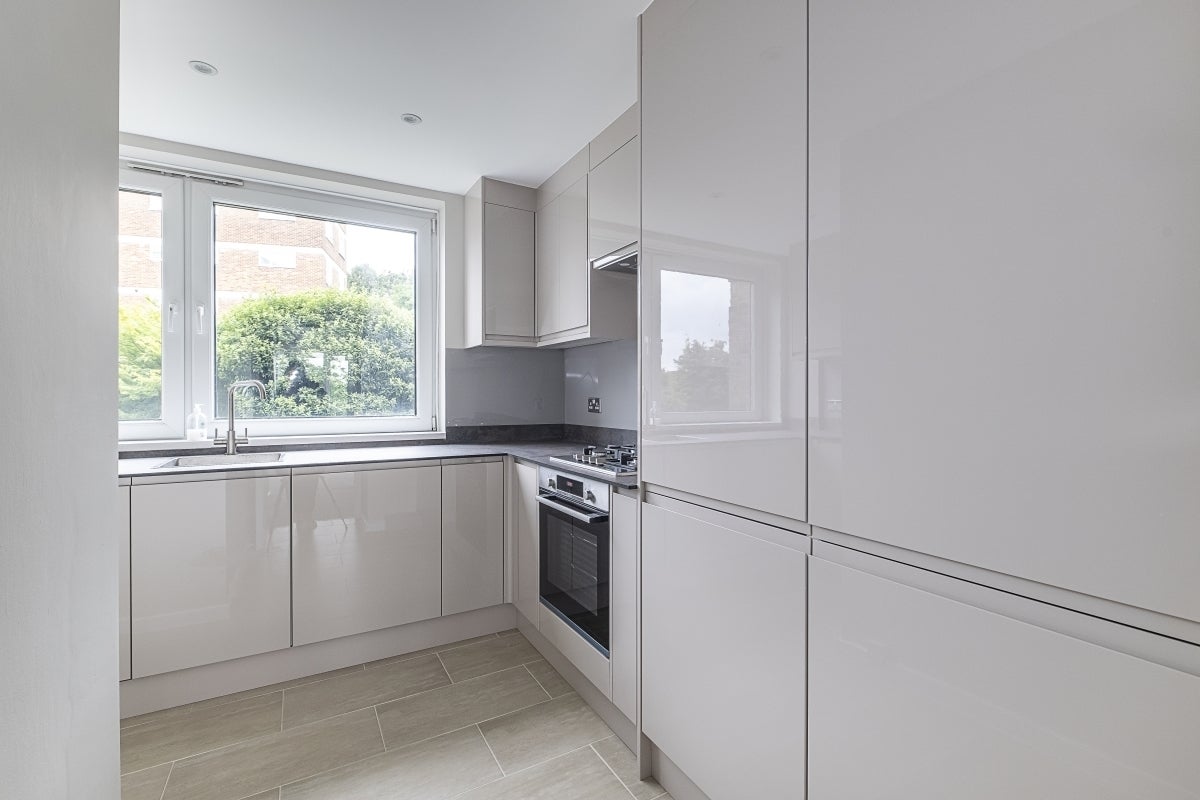 Flat Wimbledon Park Road in Greater London