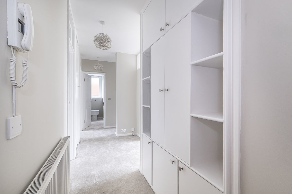 Flat Wimbledon Park Road in Greater London