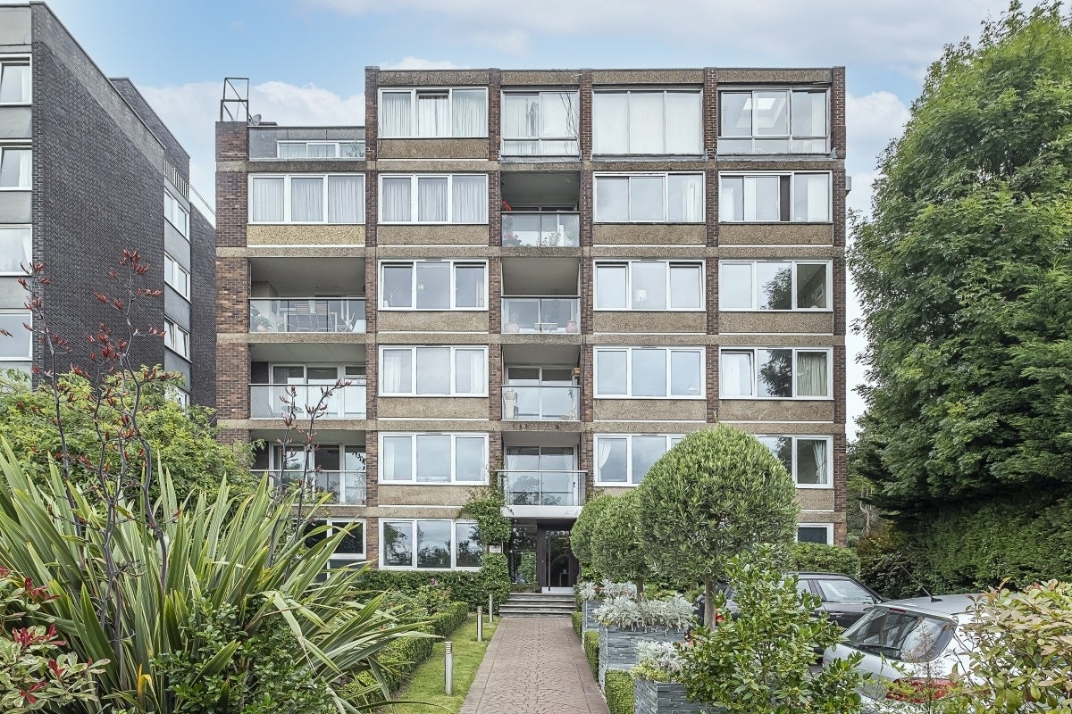 Flat Wimbledon Park Road in Greater London