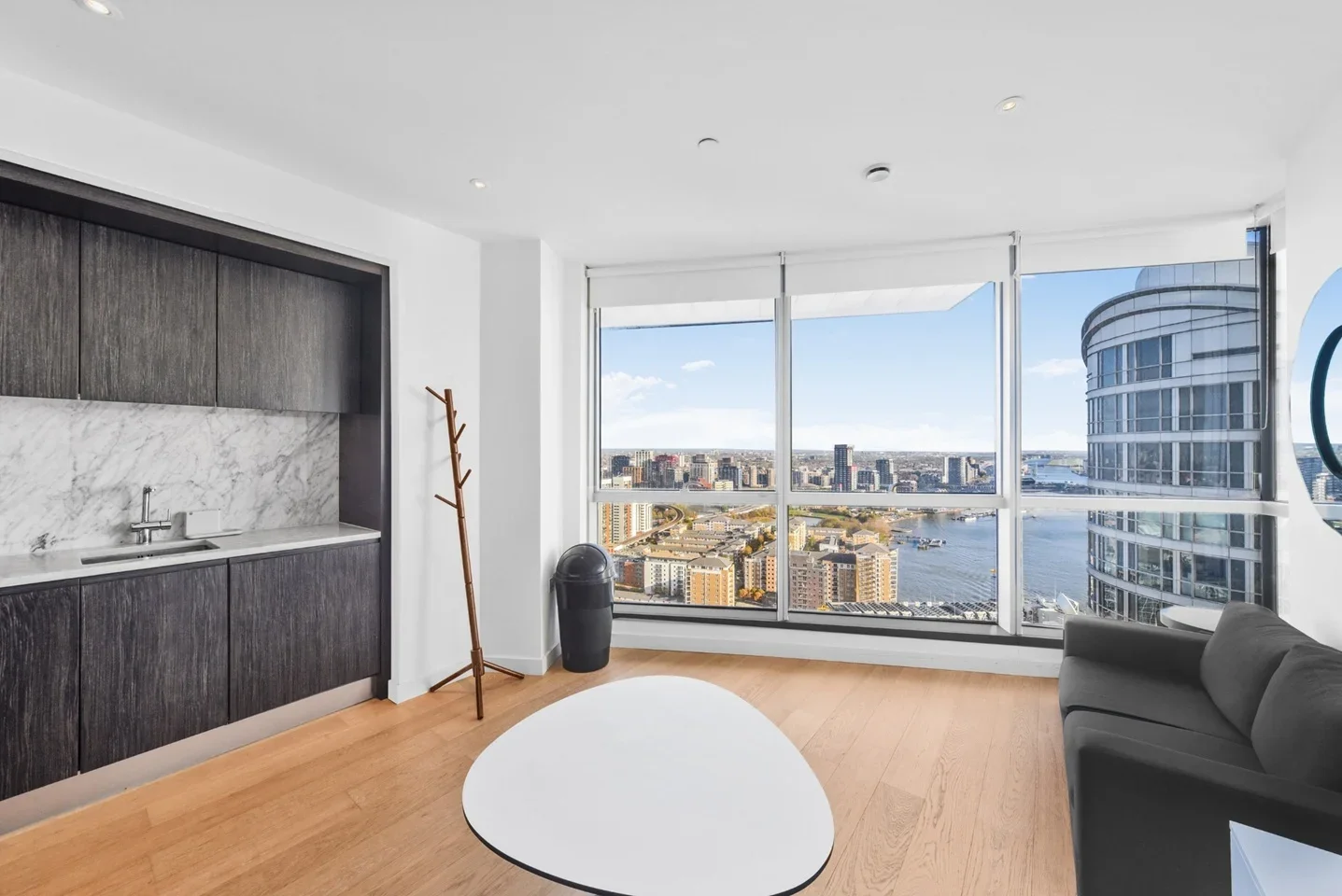 Flat Biscayne Avenue in Greater London