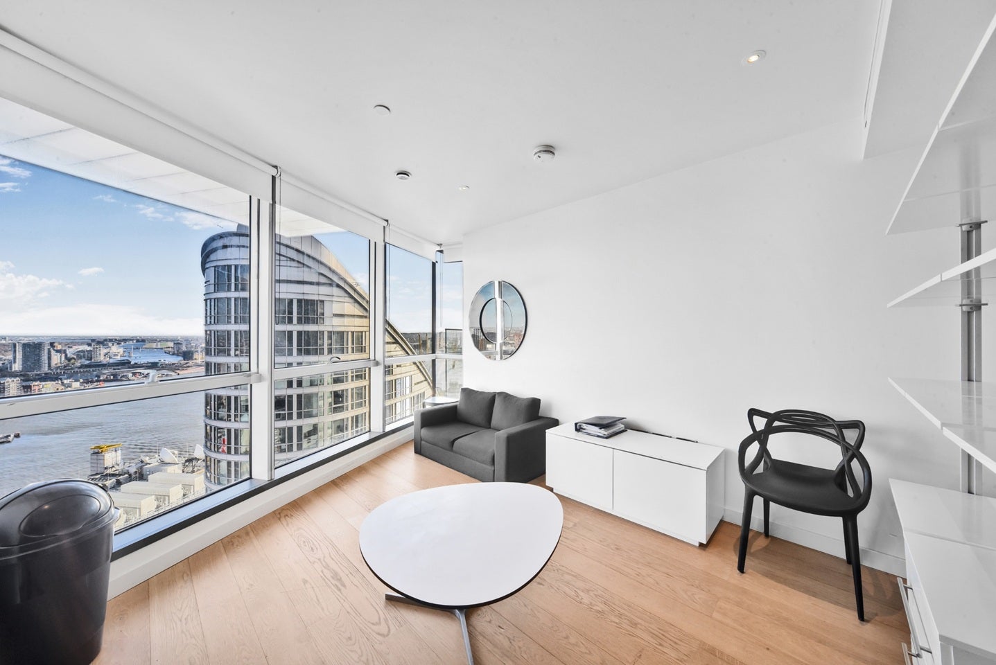 Flat Biscayne Avenue in Greater London